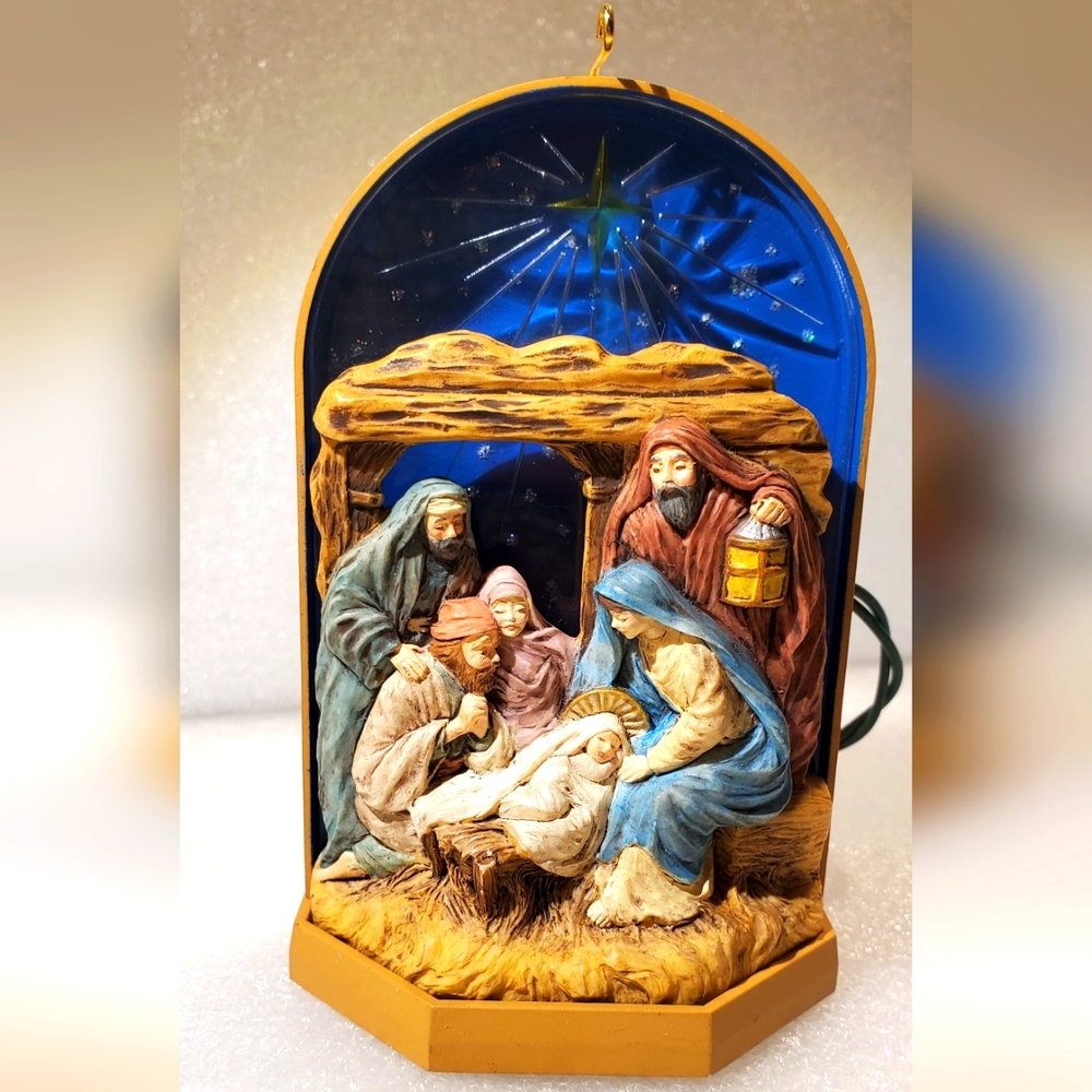 🚫SOLD🚫1996 Hallmark Lighted Nativity Scene Signed Christmas Tree Ornament